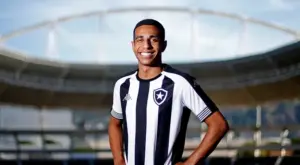 Transfer ban no Botafogo afasta possível retorno de Victor Sá