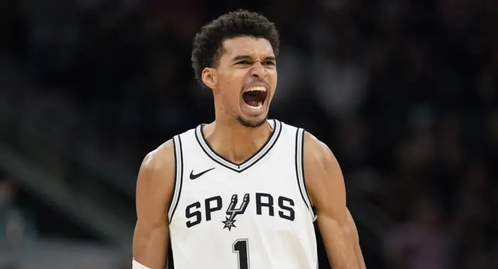 Wembanyama brilha e Spurs voltam aos playoffs da NBA após 7 anos