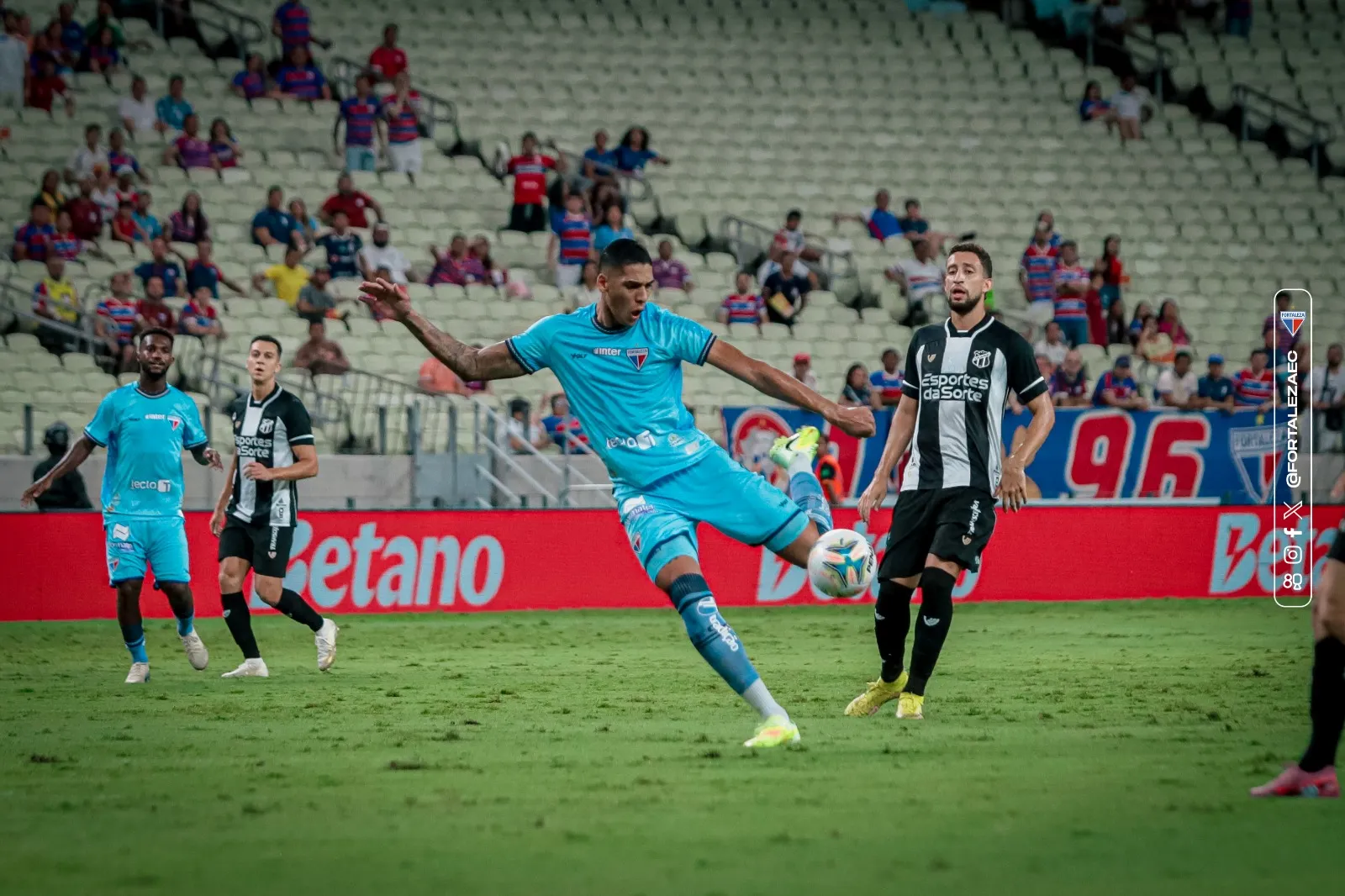 Ceará 2 x 0 Fortaleza - Vozão supera rival com um a menos 3 Ceará 2 x 0 Fortaleza - Vozão supera rival na Copa do Nordeste (Foto: Leonardo Moreira / Fortaleza EC)