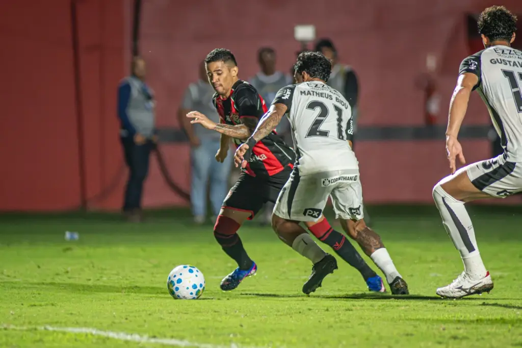 Diniz aponta 'pior jogo do Corinthians' na entrada na zona de rebaixamento do Brasileirão