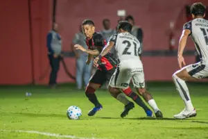 Diniz aponta 'pior jogo do Corinthians' na entrada na zona de rebaixamento do Brasileirão