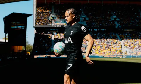 Xaxi Simons e cortado da copa do mundo