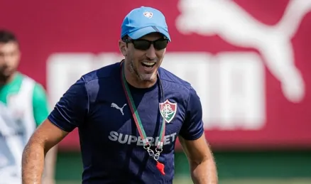 Zubeldía celebra vitória do Fluminense e exalta desempenho ofensivo