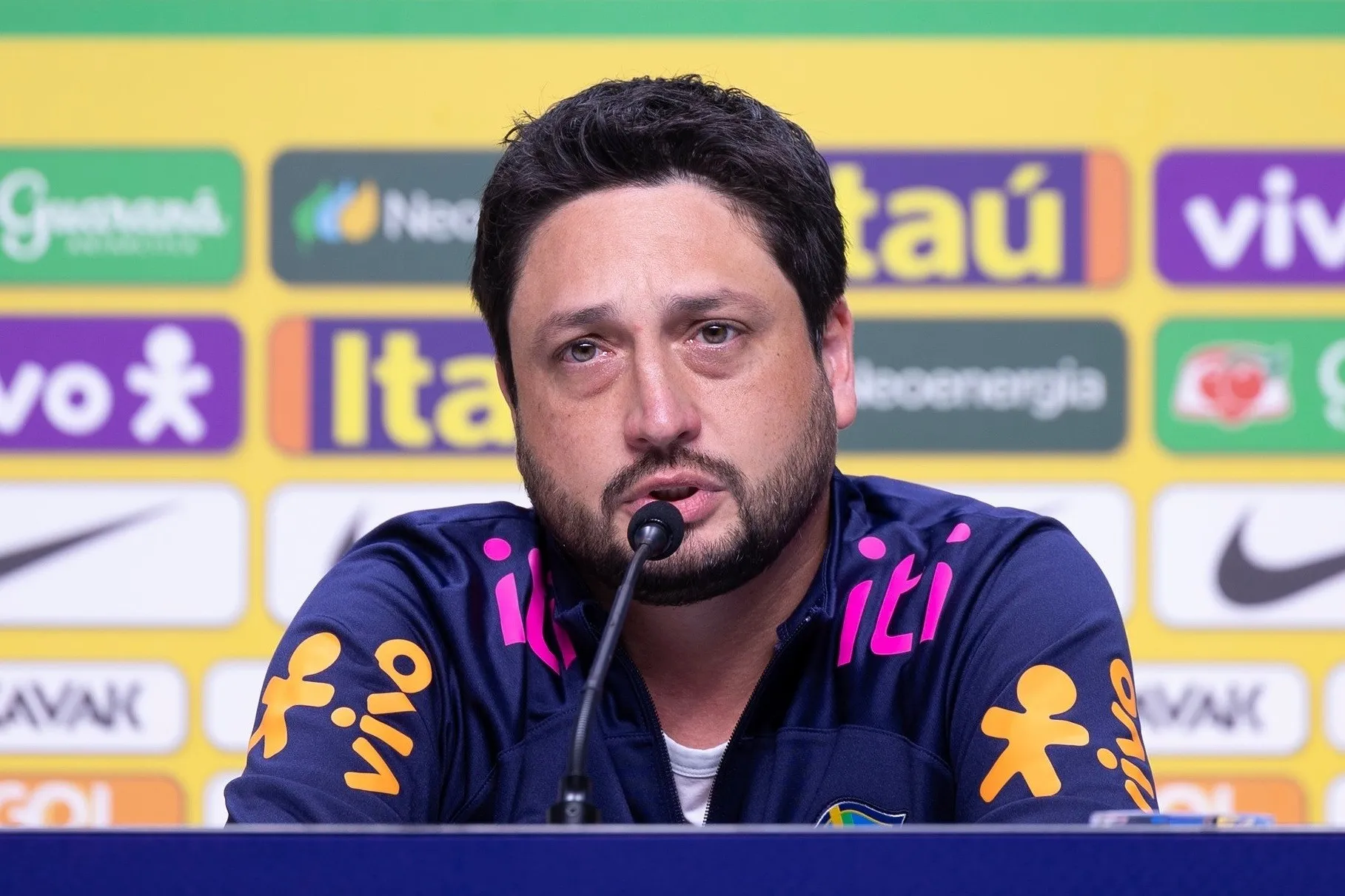 Arthur Elias não esconde que sonha em levar o Brasil longe, se possível até a inédita conquista, na Copa do Mundo de 2027 (Foto: Thais Magalhães/CBF)