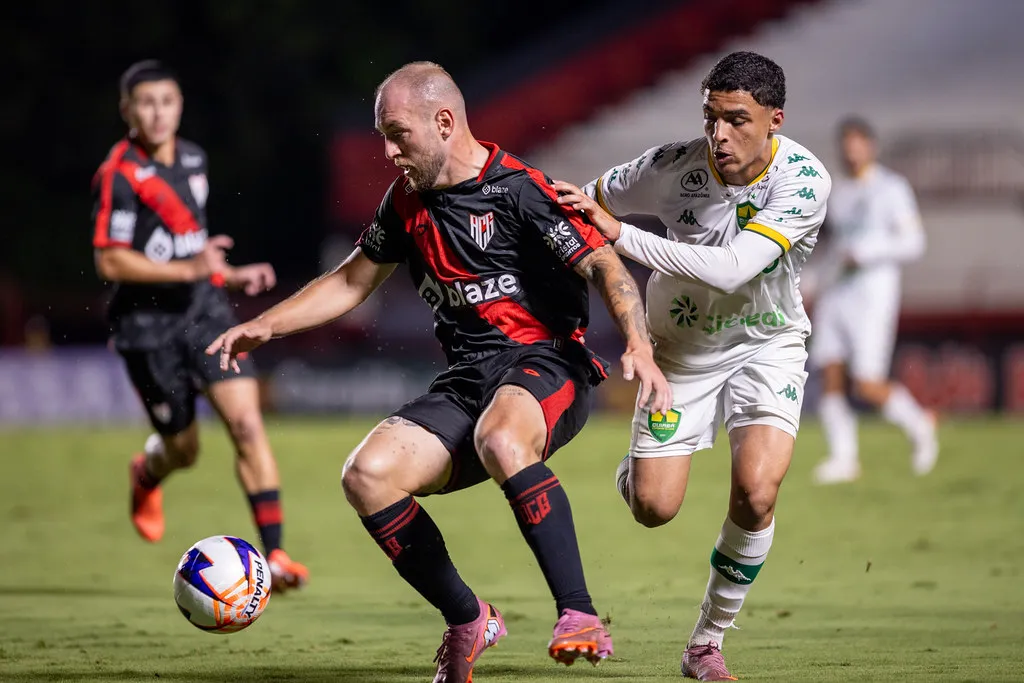 Gol precoce dá vitória aos atleticanos sobre Dourado na Copa Verde (Foto: Raphael Teixeira - ACG)