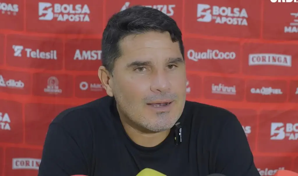 Eduardo Barroca recebe respaldo da diretoria após derrota sofrida do CRB (Foto: Reprodução/TV CRB)