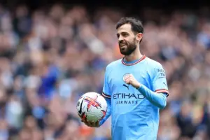 Auxiliar de Guardiola confirma saída de Bernardo Silva do Manchester City