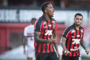 Vitória abre mão de pagar multa e terá ausência de peso contra o Corinthians
