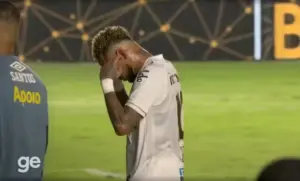 Neymar desabafa após derrota do Santos e nega provocação à torcida