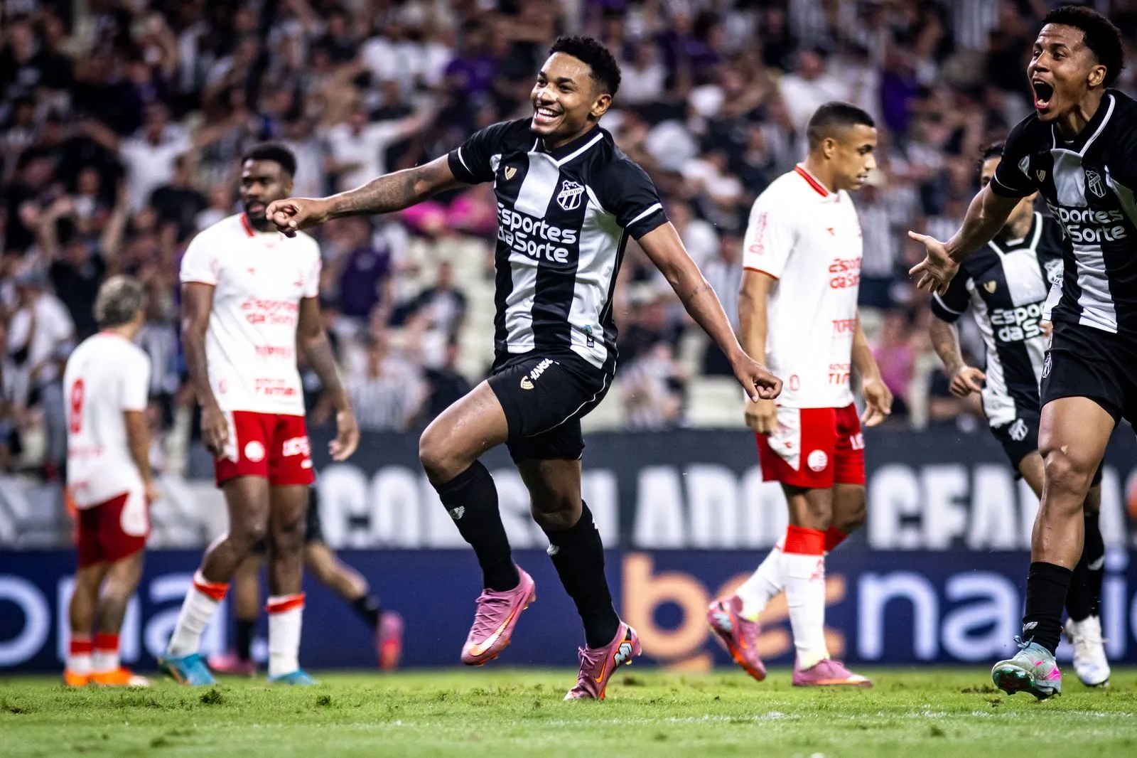 Ceará bate Náutico Série B