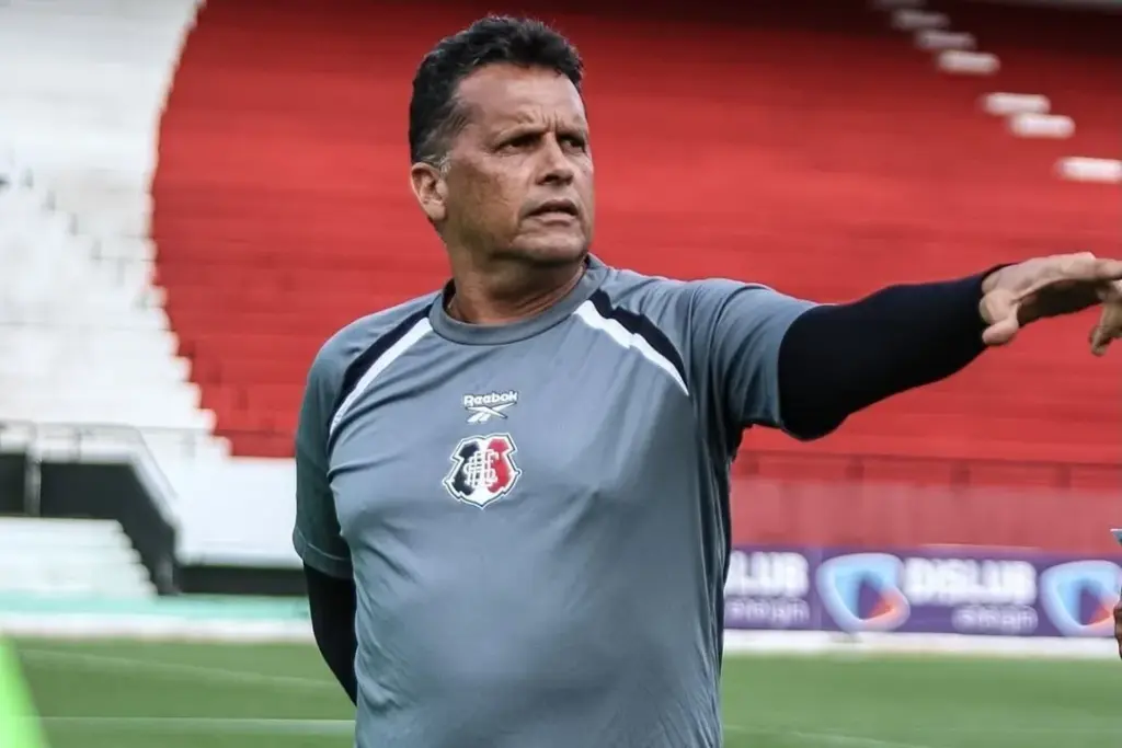 Santa Cruz busca resolver atrasos salariais após reuniões com o elenco