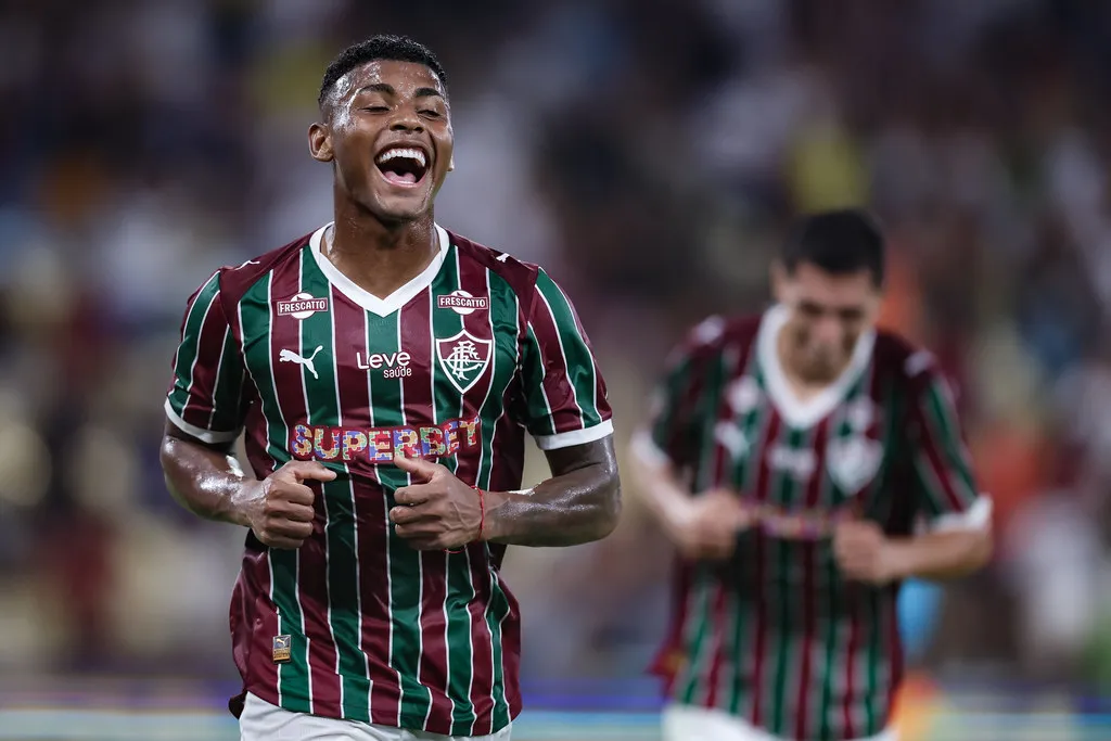 Fluminense bate Corinthians Brasileirão