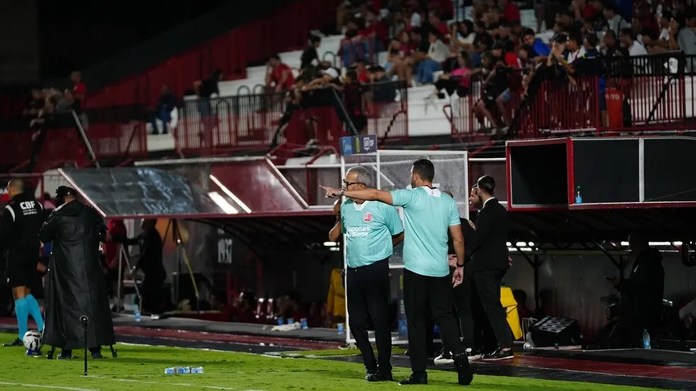 Após vitória do Náutico, técnico convoca torcida para encarar Ponte Preta (Foto: Divulgação/Náutico)