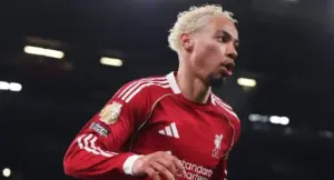 Liga dos Campeões: Ekitike tem suspeita de ruptura no tendão de Aquiles