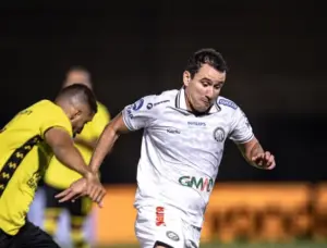 Pablo marca de novo e celebra início 100% no Operário-PR
