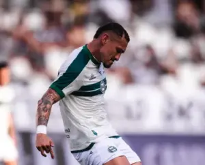 Em duelo direto, Maicon reencontra Hulk e relembra parceria: “Amizade só até o jogo começar”