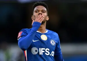 Técnico do Chelsea se rende a Estêvão após goleada: 'Não há limite para ele'