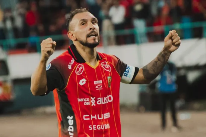 Mancinelli cruzou a bola que terminou no gol da vitória (Foto: Reprodução / Redes Sociais)