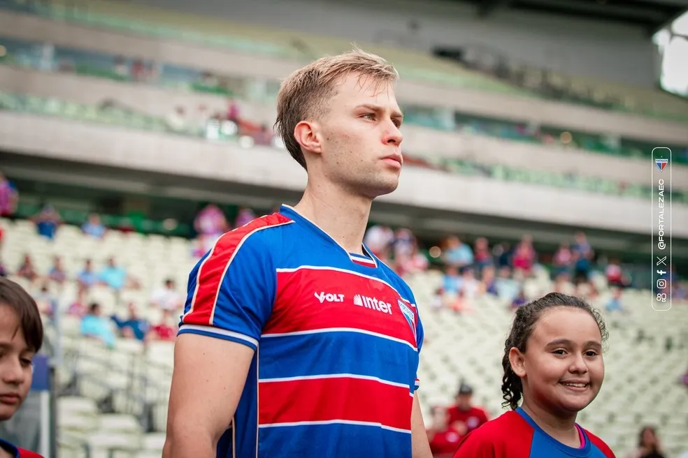 Adaptado à zaga do Fortaleza, Ronald vira peça-chave no esquema de Carpini (Foto: Leonardo Moreira/FEC)