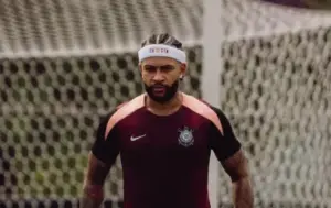 Memphis Depay publica mensagem enigmática sobre futuro no Corinthians