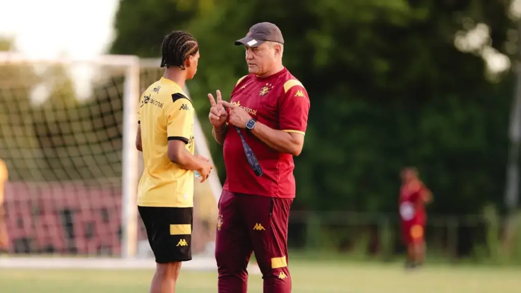 Márcio Goiano preserva titulares Sport