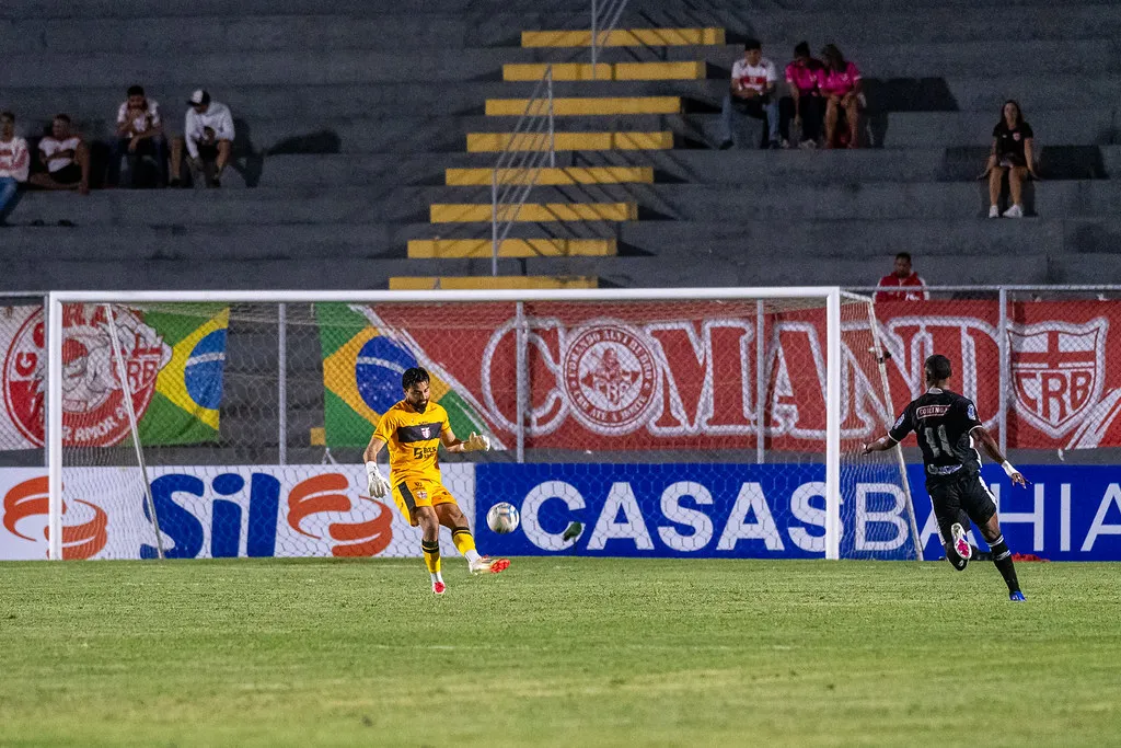 Matheus Albino mantido meta CRB