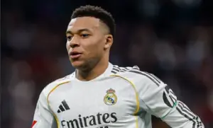Mbappé sofre lesão muscular a dois meses da Copa do Mundo