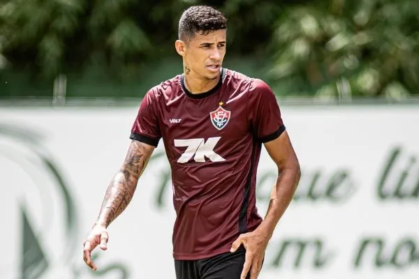 Vitória perde Camutanga por 6 meses após lesão grave contra a Chape (Foto: Victor Ferreira / ECV)