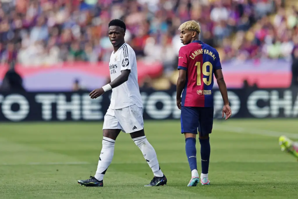 Vini Jr cita racismo no jogo entre Espanha e Egito e exalta Yamal: 'É importante que ele fale'