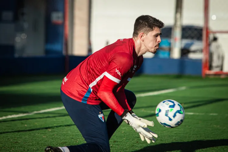 Vinícius Silvestre mantido titular Fortaleza