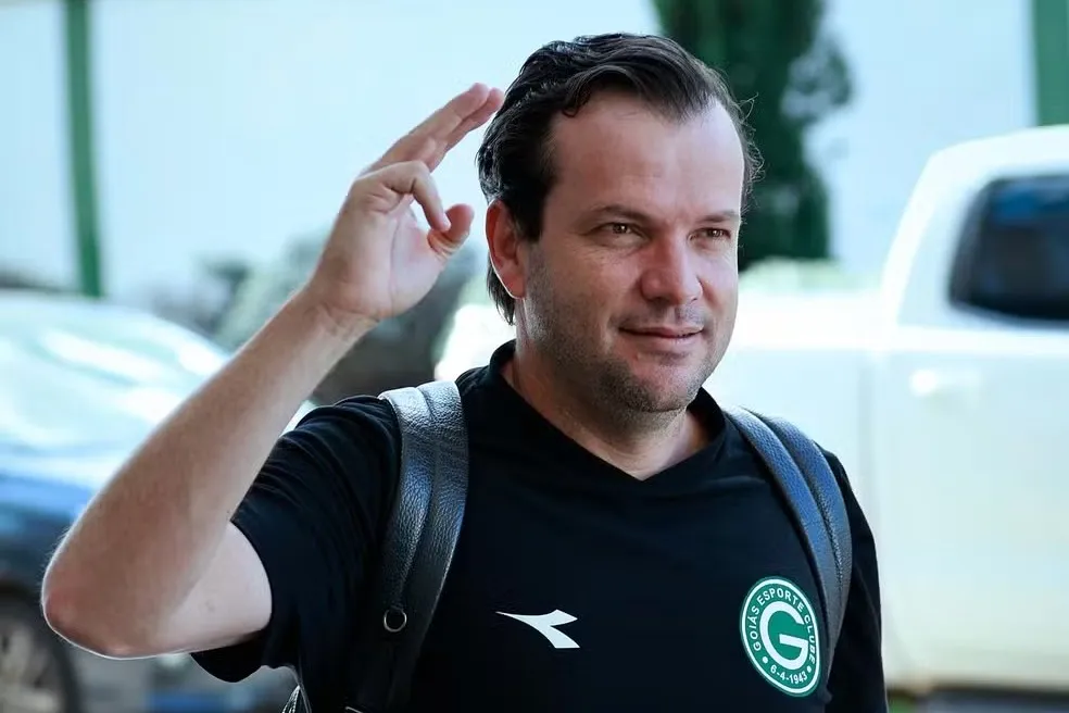 Daniel Paulista enfrenta pressão no Goiás e semana pode definir futuro