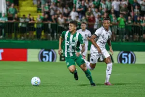 João Vitor destaca força da Arena Condá em duelo da Chapecoense contra o Botafogo