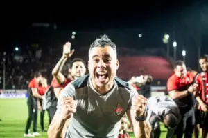 Vitória 'iguala' desempenho do Bahia após chegada de Jair Ventura