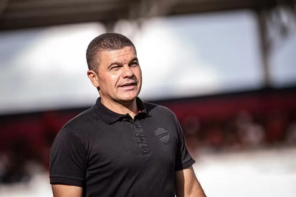 Londrina abre negociações com Umberto Louzer para assumir comando técnico (Foto: Roberto Corrêa / Vila Nova)