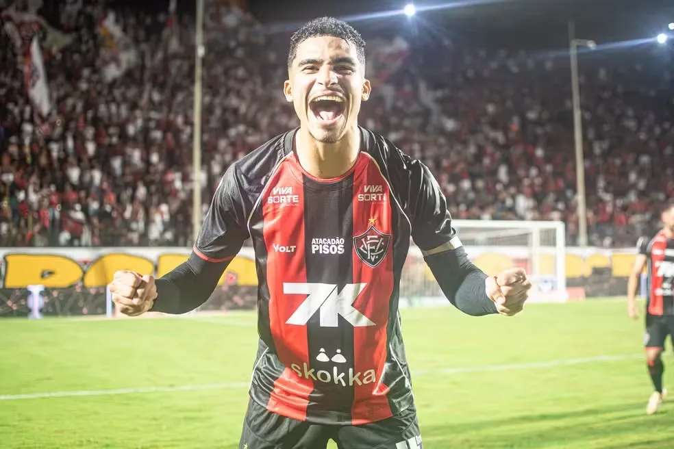 Vitória abre negociações para comprar Renê e Zé Vitor em definitivo (Foto: Victor Ferreira / ECV)