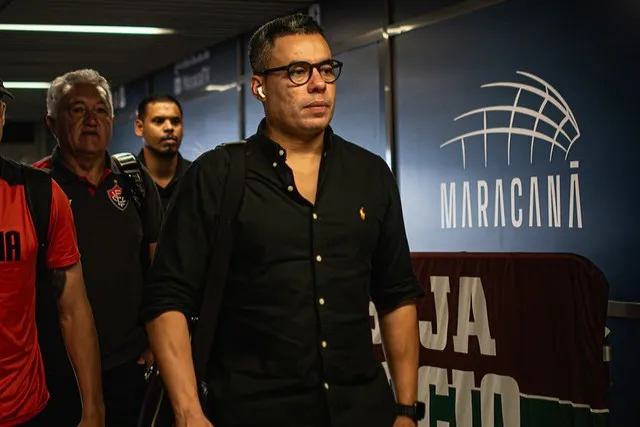Vitória de Jair Ventura é exemplo de sinergia entre técnico, clube e torcida 3 Vitória e Jair Ventura fazem casamento perfeito (Foto: Victor Ferreira/ECV)
