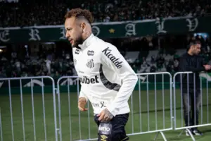 Neymar teve oito lesões e jogou o equivalente a 66 partidas desde a última Copa do Mundo