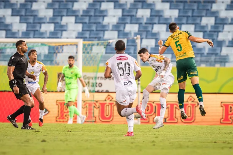 Cuiabá e Novorizontino empataram por 0 a 0 na noite deste sábado (16), na Arena Pantanal, pela nona rodada da Série B do Campeonato Brasileiro (Foto: Ascom/Dourado)