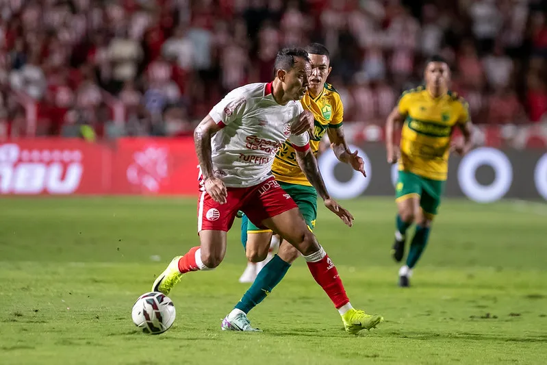Placar FI em ação. A sexta-feira foi movimentada no futebol brasileiro e no mundo (Foto: Rafael Vieira/CNC)