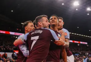 INGLÊS: Aston Villa confirma vaga na Champions com goleada sobre Liverpool