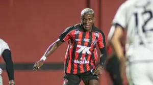 Vitória perde Anderson Pato após lesão grave no joelho