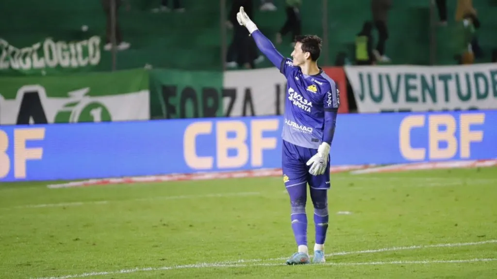 Criciúma monitora situação física de goleiro antes da rodada