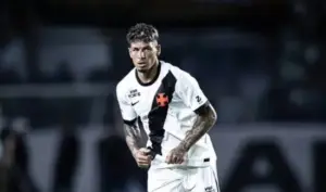 Defensor do Vasco lamenta gol contra e pede desculpas à torcida
