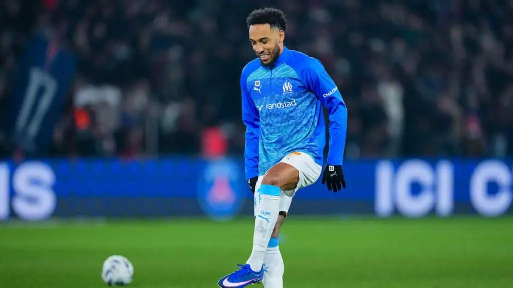 Aubameyang dispara extintor de incêndio em dirigente e é afastado de concentração