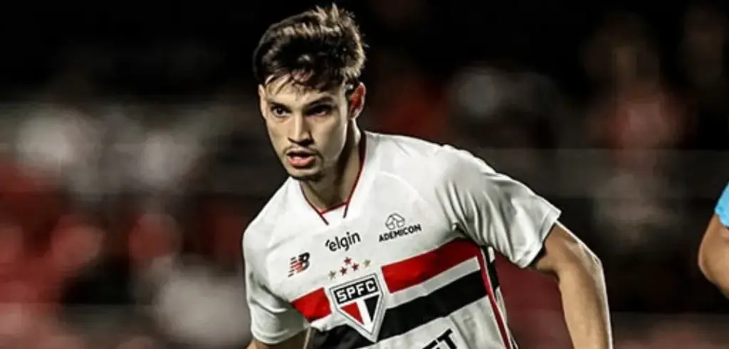Veja a transcrição do áudio do VAR em lance de Bobadilla no clássico