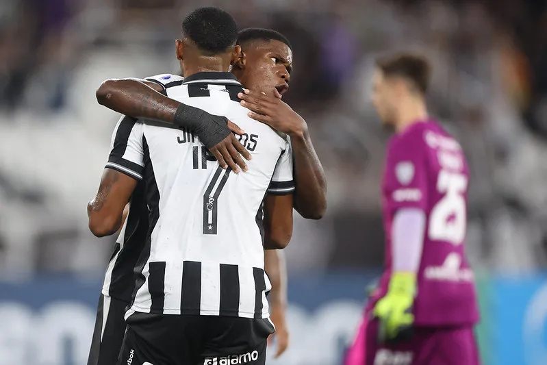 Botafogo bate Racing Sul Americana 1