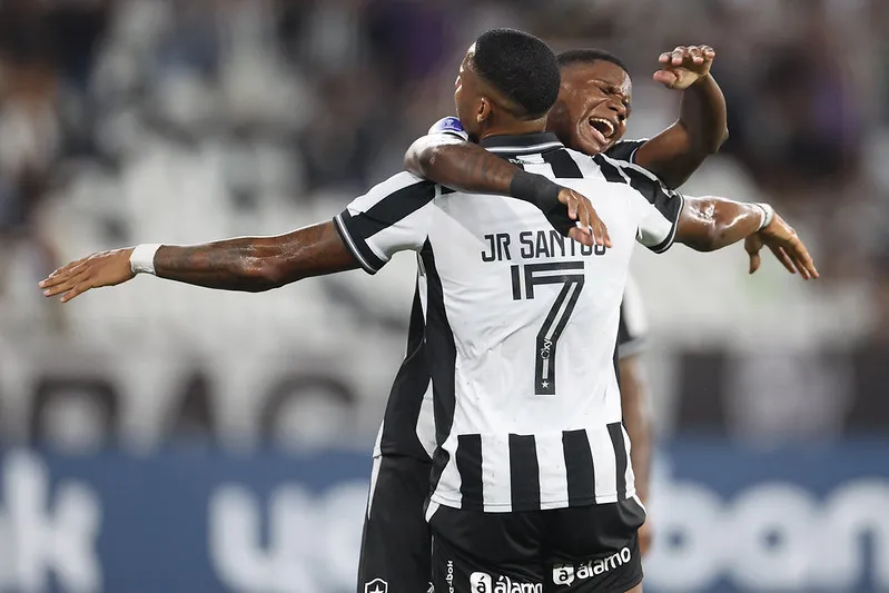 Botafogo bate Racing Sul Americana 2