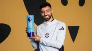 Inglês: Bruno Fernandes é eleito o melhor jogador da temporada