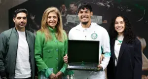 Gómez é homenageado, mas não garante futuro no Palmeiras