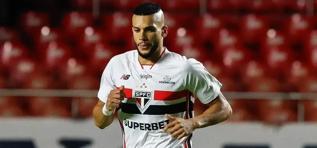 São Paulo rescinde o contrato de Dória e fica com a zaga esvaziada
